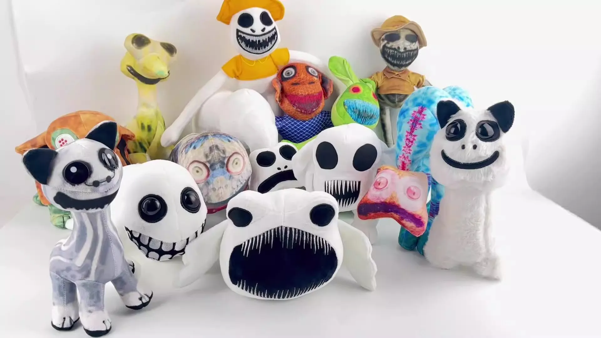 Zoonomaly デフォルメ動物園ホラーゲームぬいぐるみ 漫画スタイル