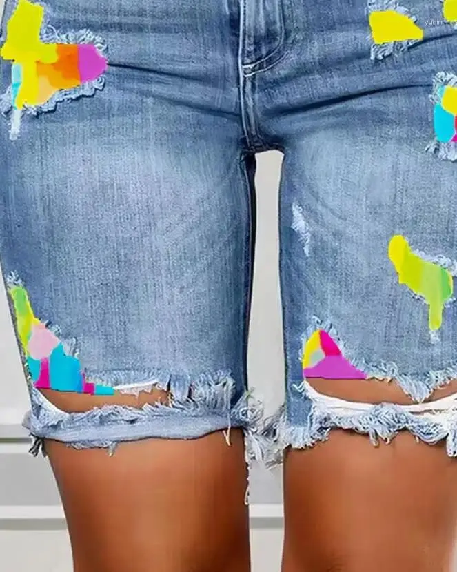 Denim shorts with pockets sticking out hot sale