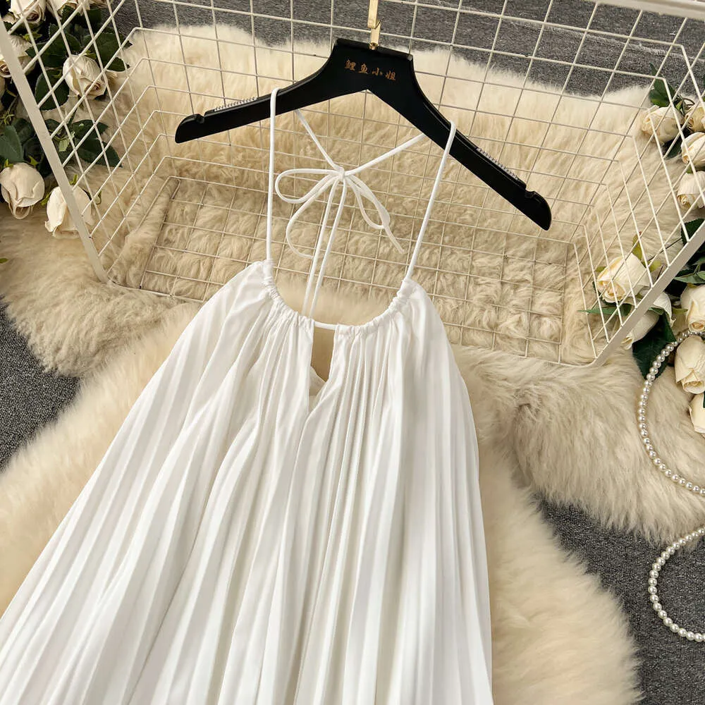 green emerald velvet dress Elegant Flowing Organza Ruffled Wedding Dress with Pockets main image 0