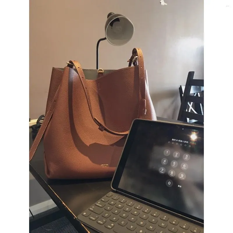 Shoulder Bags 2024 Niche OROTON Bucket Bag Large Capacity Cowhide One Diagonal Hobo Commuter Tote From 92 92 DHgate