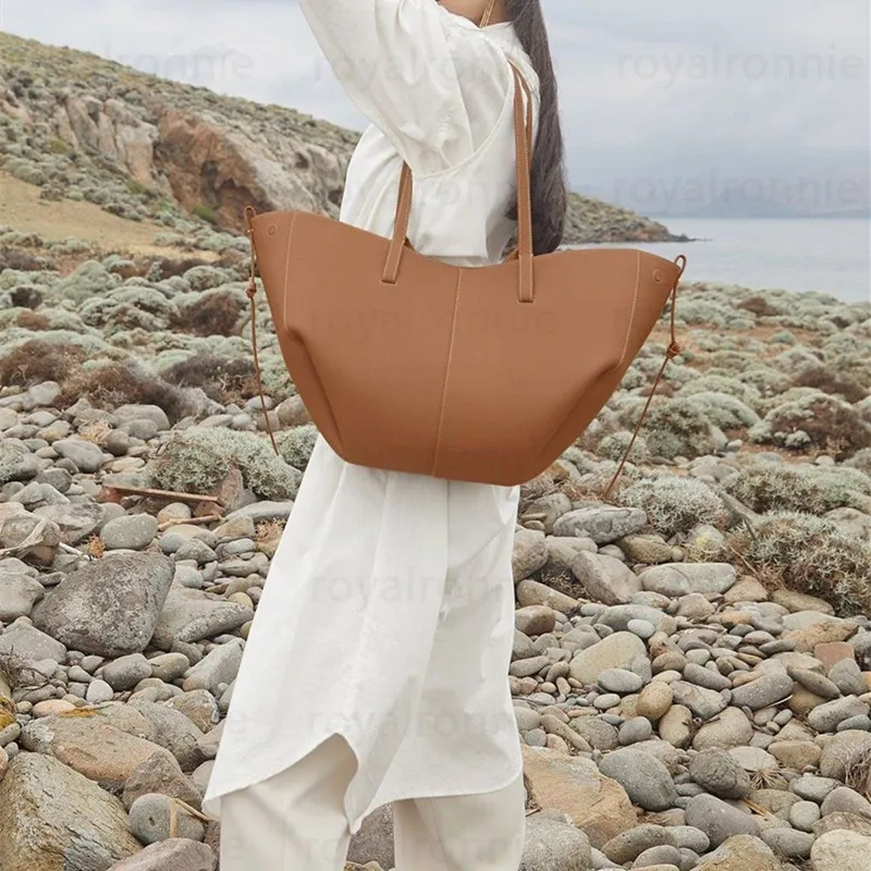 Stock Fashion 2024 Top Quality Designer Bags Small Big Size Womens Cyme Crossbody Tote Underarm Crescent Luxury Mens Clutch Shoulder Bags Lady Handbag