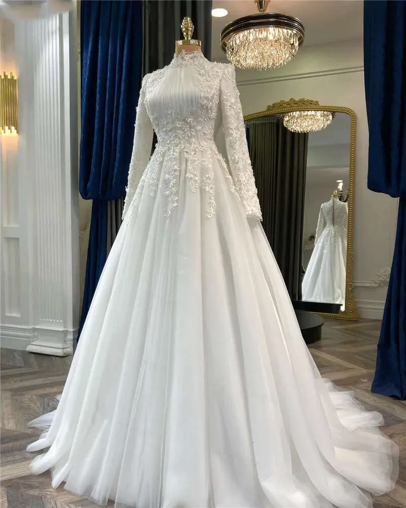 Modest Muslim Wedding Gown for Women, Long Sleeves, Floral Details, Tulle