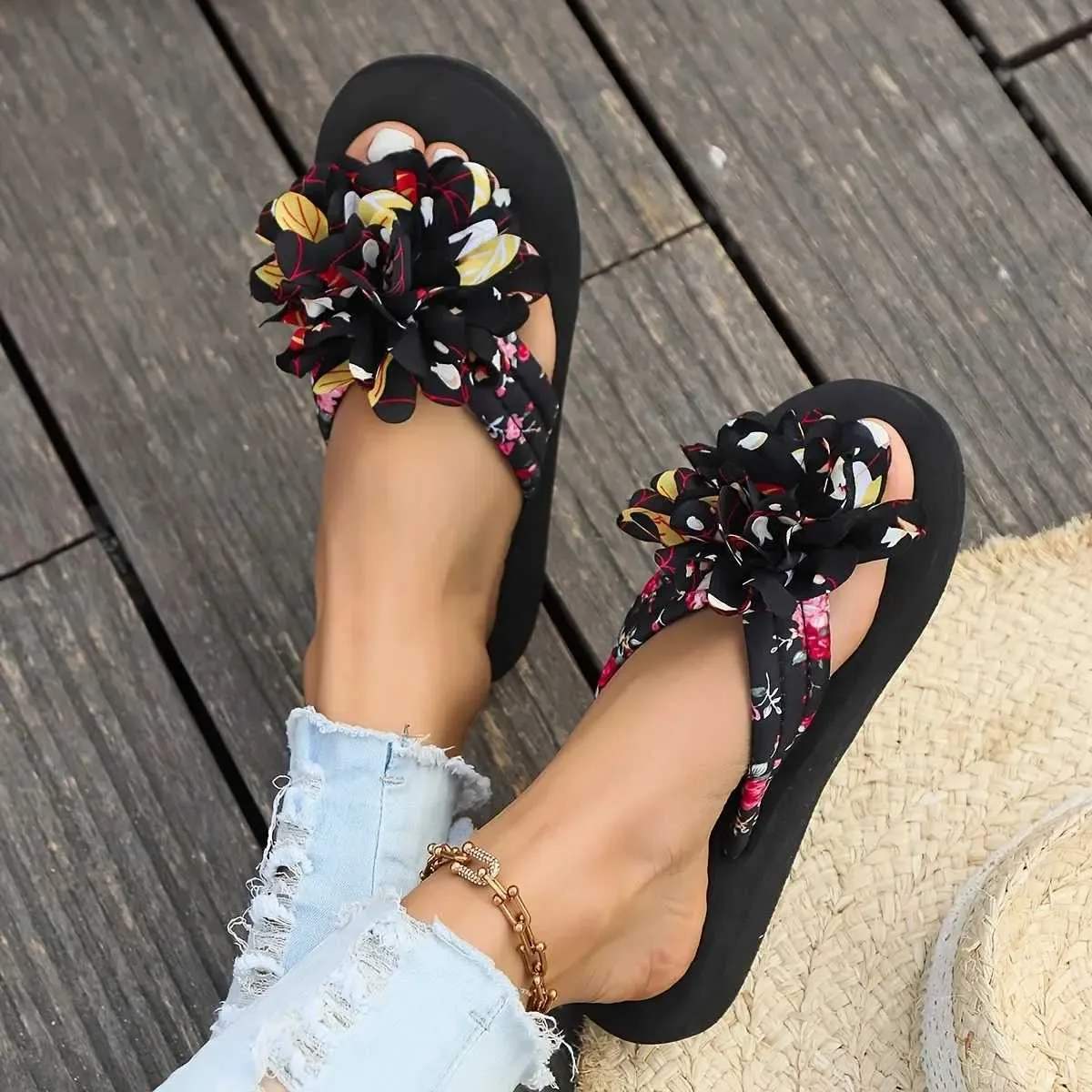 Stylish flip flops for ladies hot sale