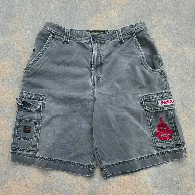 DHgate.com:Y2K Gothic Hip-Hop Wed Grey Denim Shorts with