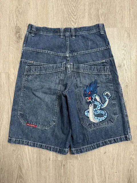 パンツ CROWN TAG BAGGY DENIM SHORTS CROWN TAG BAGGY DENIM SHORTS – BlackEyePatch