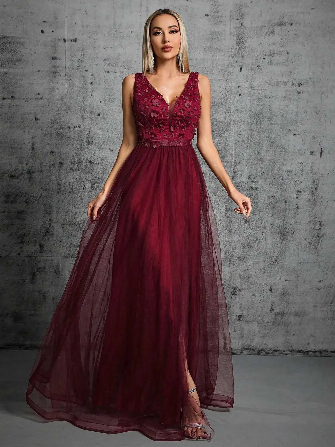 50%OFF Mesh Embroidered Sequin 3D Neck V Mgiacy Slit Maxi Tulle コーヒー