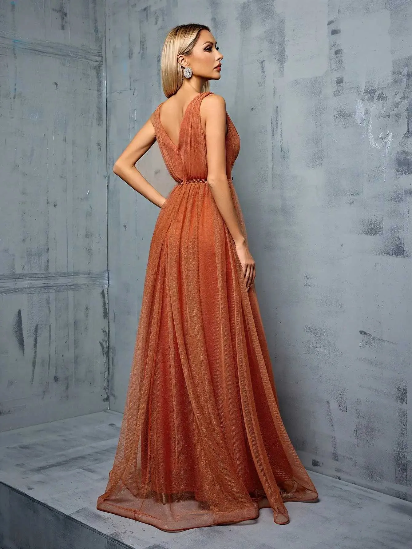 Metallic Mesh Dress Polyester Halter Collar Mid-Calf Length Vintage Style Evening  Gown from Dhgate Runway Dresses - price 15.57