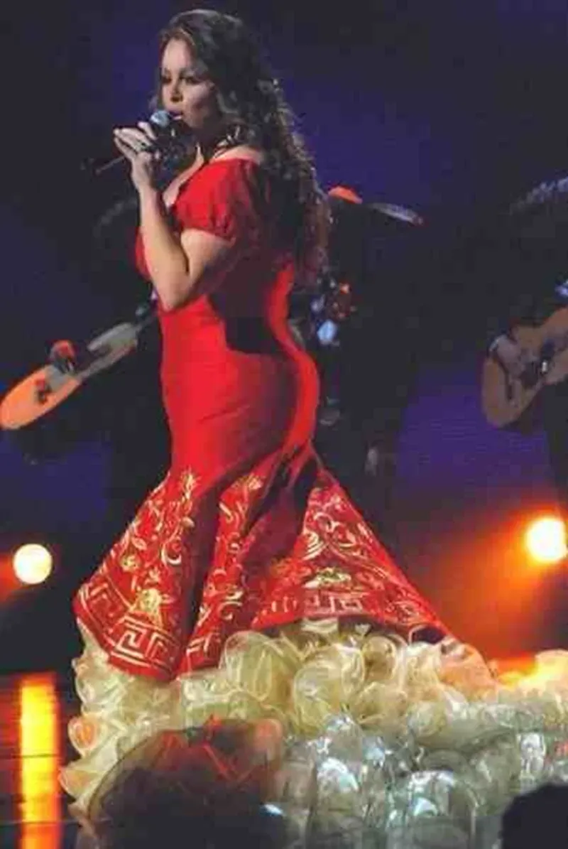 Jenni Rivera Red And Gold Mermaid Prom Dresses Ruffles Tiered Embroidery V Neck Sexy Long Mexican evening gown outfit