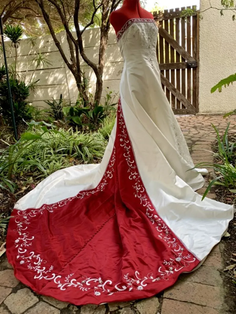 Elegant White And Red Line A Wedding Dress With Embroidery Beading And Strapless Satin Sleeveless Lace Up Corset Bridal Gown For Country Garden Chapel 2024 Collection From Sexybride 142.84 DHgate.Com