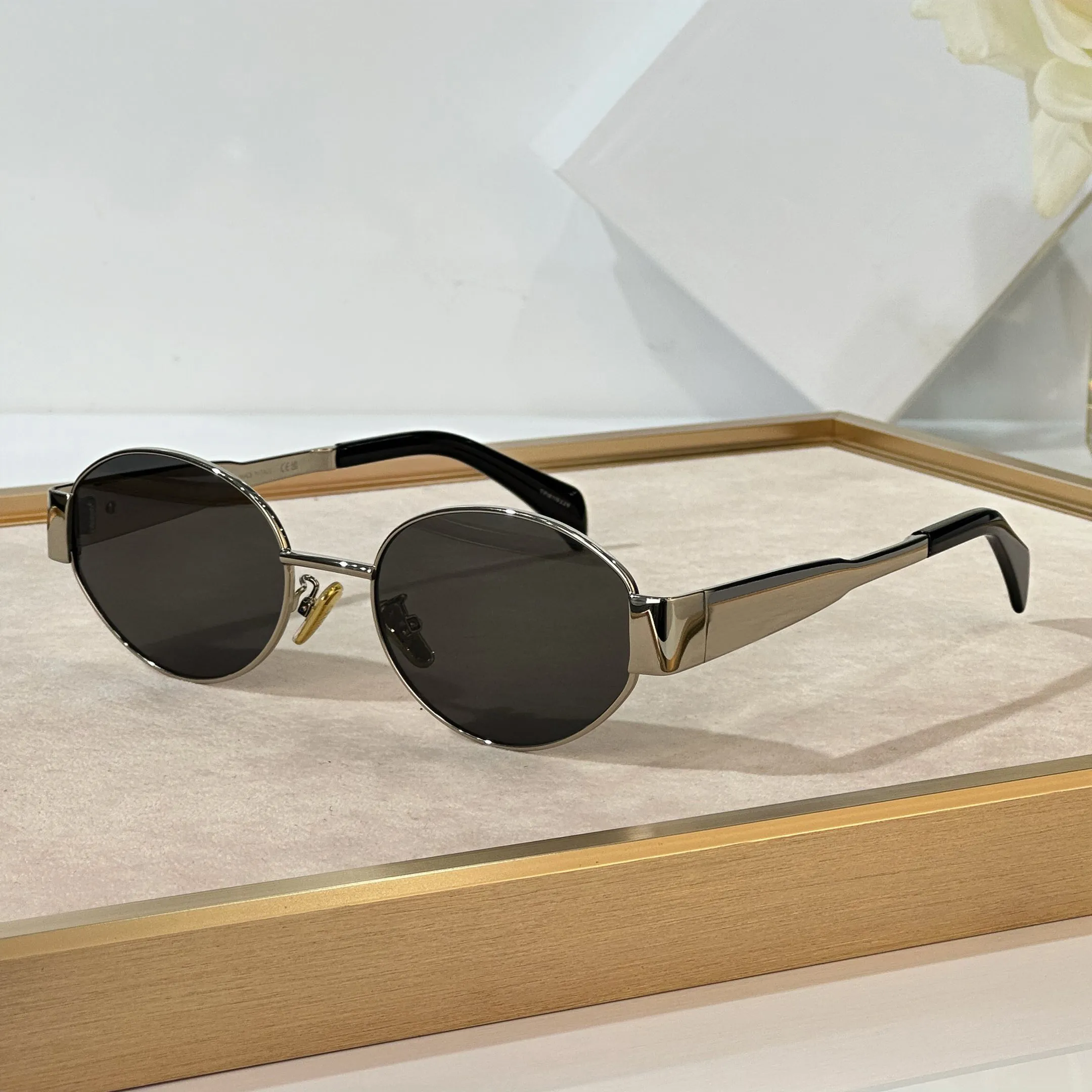 Metal Frame Sunglasses with UV400 Protection, Gradient Lens Eishee Luxury Square Metal Frame UV400 Protection Sunglasses main image 3