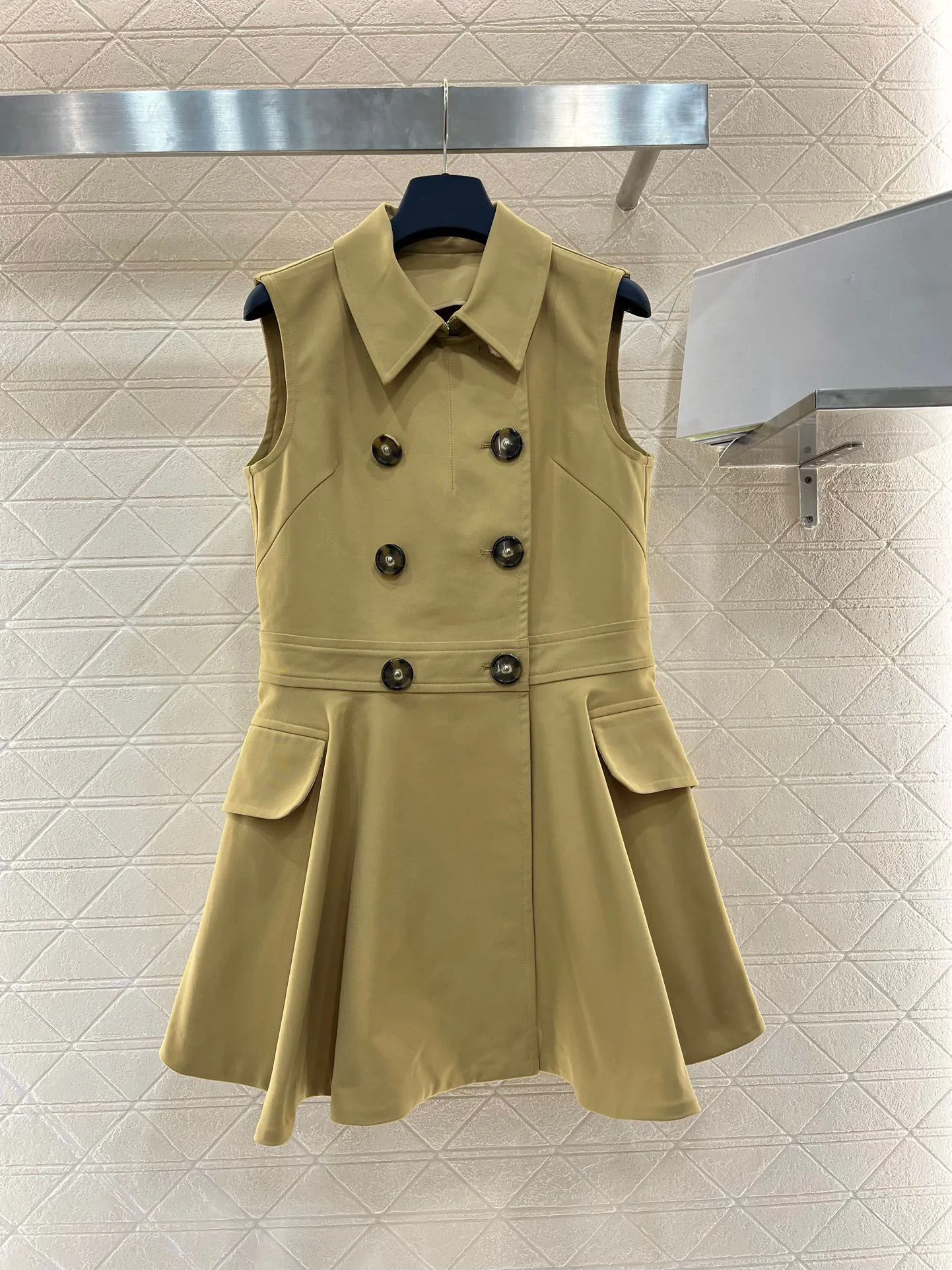 Summer Chic: Sleeveless Trench Tank Dress Elegance Redefined