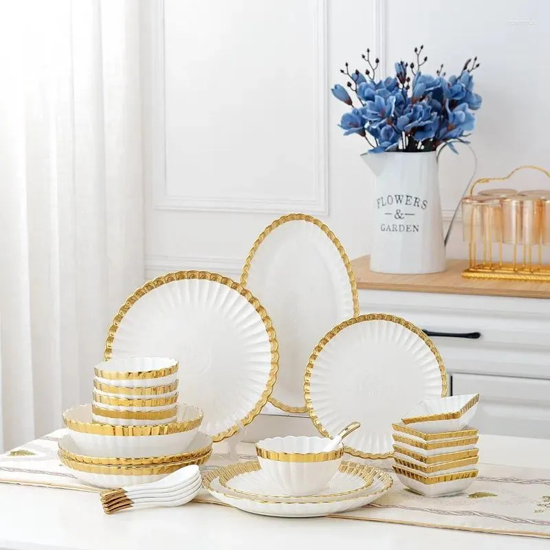 Nordic Golden Bone China Dinnerware Set Set Elegant Tableware
