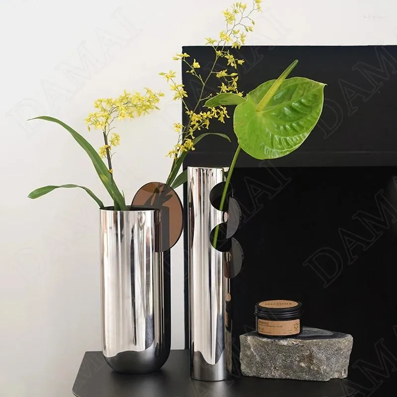 花瓶　金属製 金属製花瓶 Z00047 アンティーク 古い金属製フラワーベース 花器