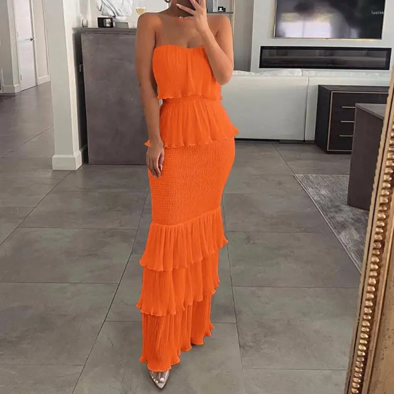 Off-Shoulder Maxi Strapless Maxi Dress with Pleated Ruffle Back for Cocktail Parties and Banquets - Elegant and Casual for Women