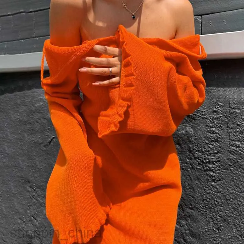 open lace back dress ALINA LACE UP DETAIL MAXI DRESS IN ORANGE – AKIRA main image 0