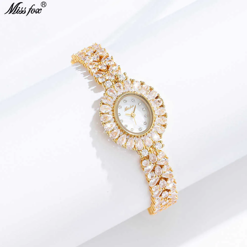 DHgate.com:Womens Zircon-Inlaid Fashion Watch: Exquisite
