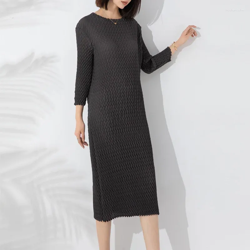 Women's Long Sleeve Pleated Casual Dress - Heavy Work Solid Color Black, Loose Fit, Straight Tube, Medium Length