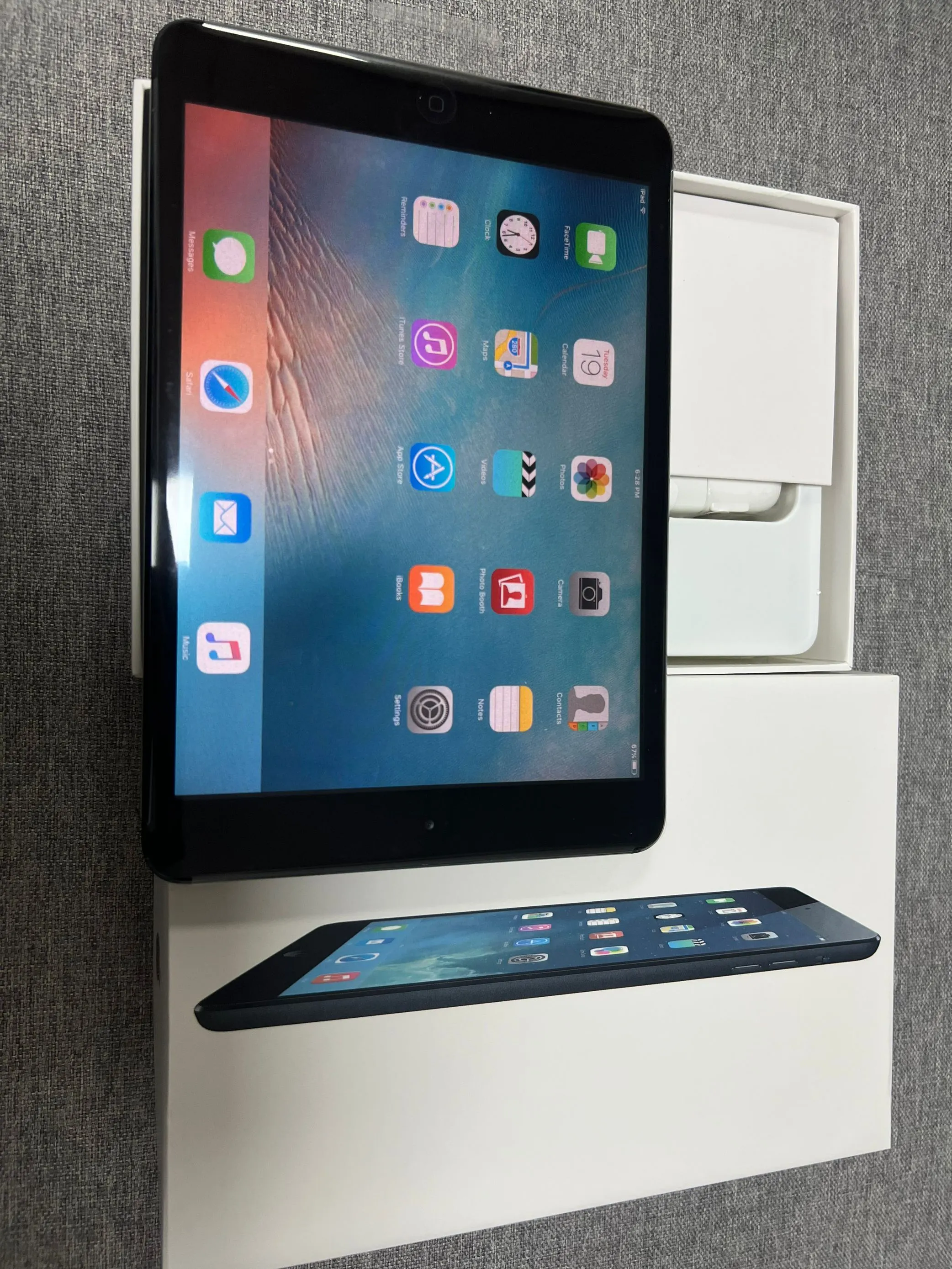 iPad Apple 2 Wi-Fiモデル 16GB MC769J/A[Apple A5 1GHz SSD16GB