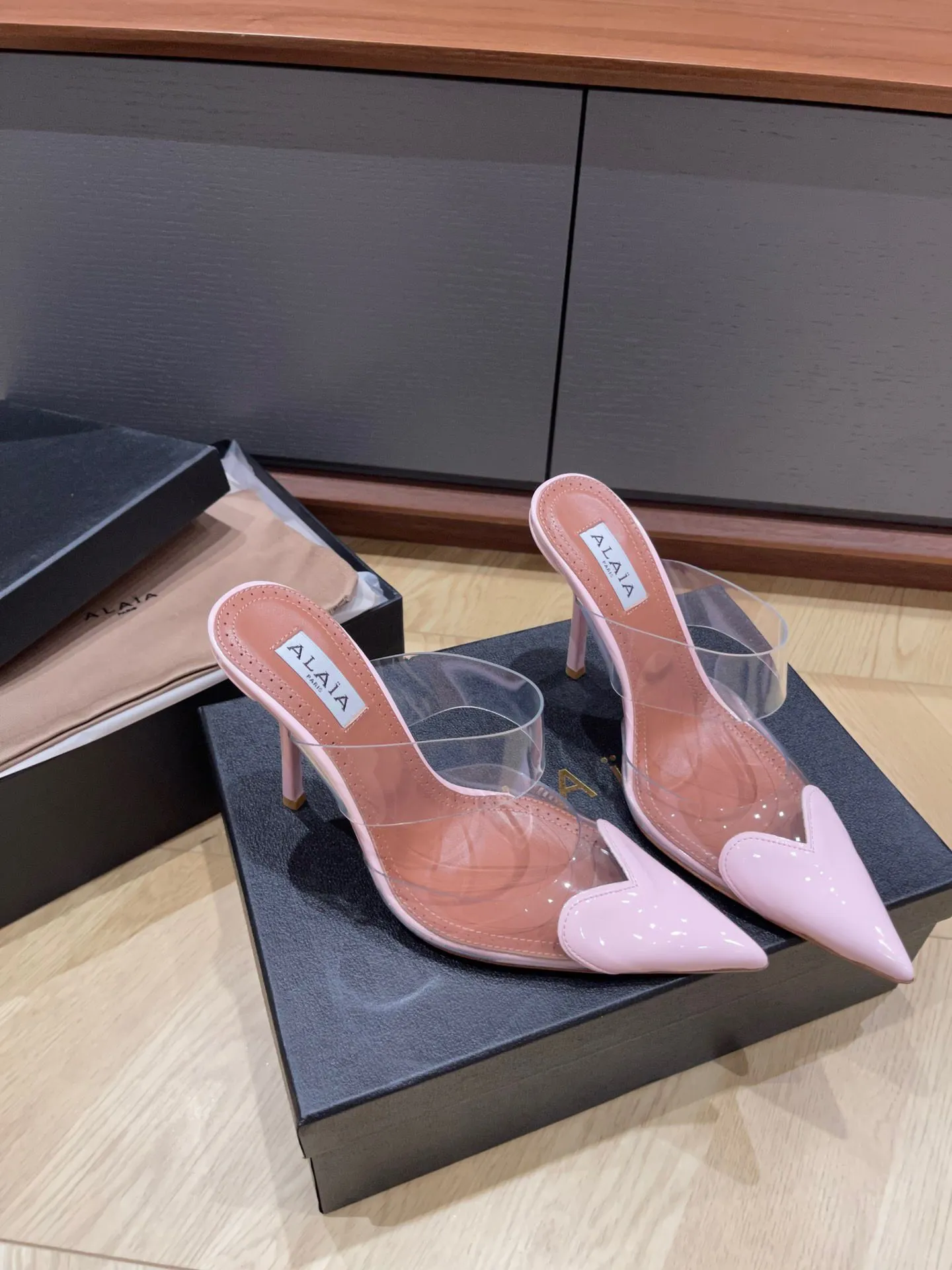 もあ HEART MOTIF POINTED TOE PUMPS HEART MOTIF POINTED TOE PUMPS