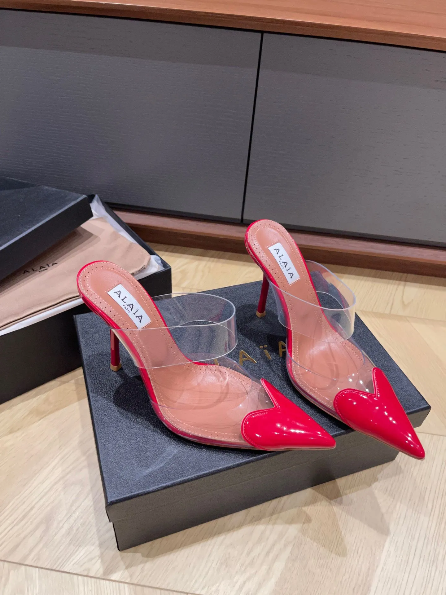 靴 Ameri HEART MOTIF POINTED TOE PUMPS Ameri（アメリ）の「HEART MOTIF POINTED TOE PUMPS（パンプス