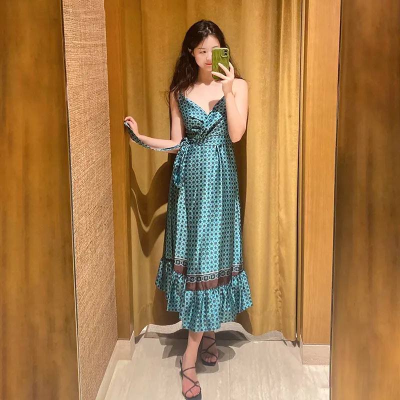 S-andro V-neck Empire Waist Midi A-line Dress with Tie Front and Hollow Out Pattern for Women from Dhgate Basic & Casual Dresses - price 76.63 S-andro V-neck Empire Waist Midi A-line Dress with Tie Front and Hollow Out Pattern for Women from Dhgate Basic & Casual Dresses - price 76.63