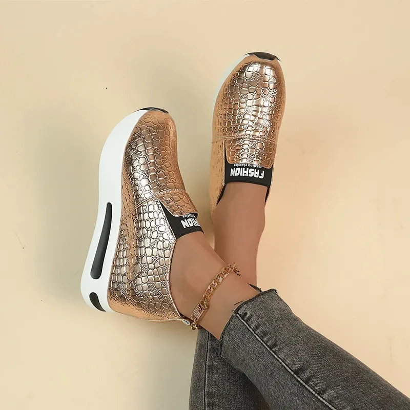 Women's Hidden Heel Platform Sneakers Lightweight Slip-on Loafers_voghion.com
