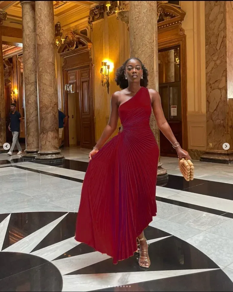 red empire waist dress Floral Printed Spaghetti Strap Maxi waist dress has a twisted and ruched sweetheart bodice that enhances texture and dimension to the dress Plus Size Red Empire Waist
