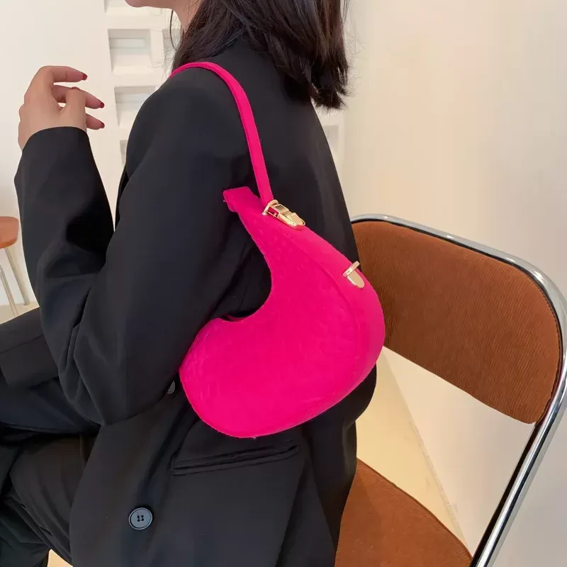 DHgate.com:Felt Shoulder Hobo Bag: Elegance in Soft Texture