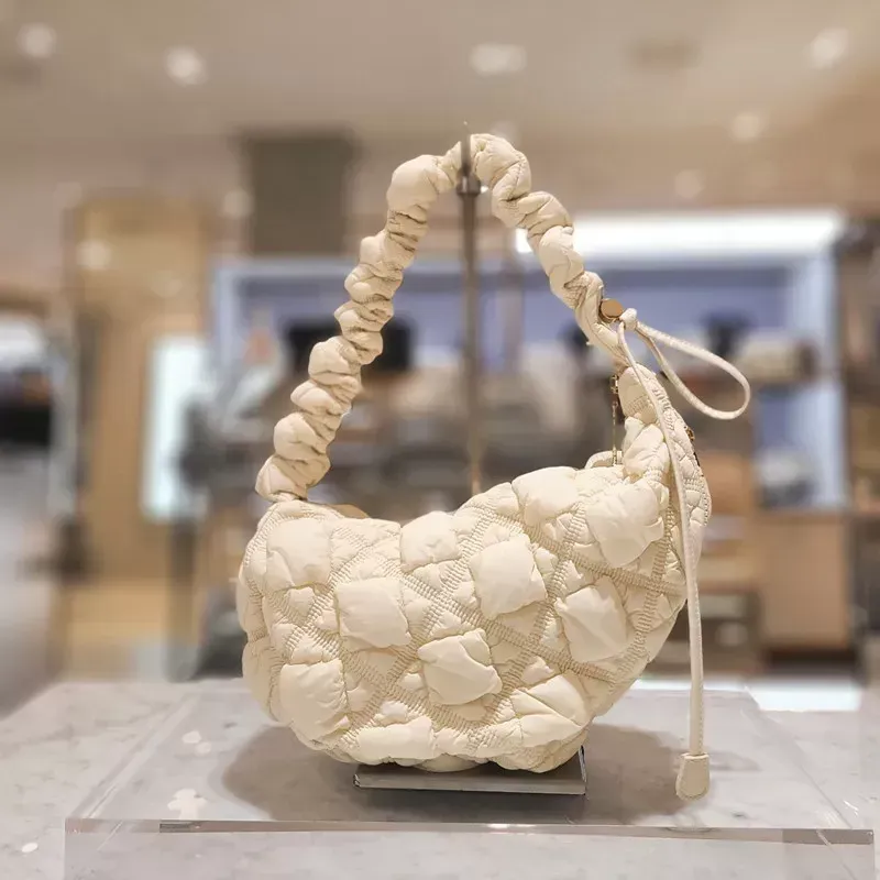 DHgate.com:Korean Bubble Pleated Feather Cloud Shoulder Bag DHgate.com:Korean Bubble Pleated Feather Cloud Shoulder Bag