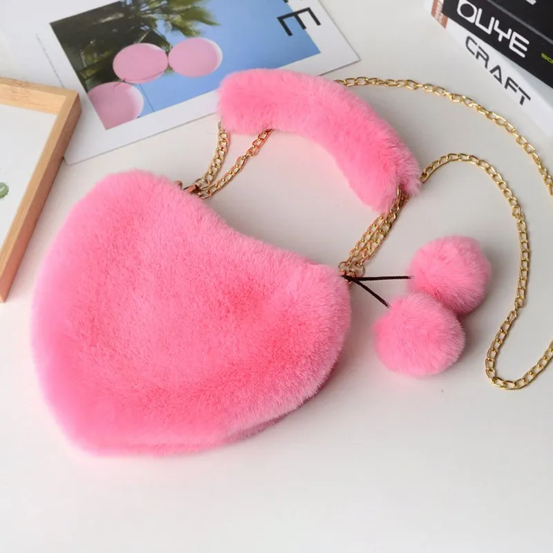 Heart Plush Tote: Soft Faux Fur Winter Clutch Handbag for  display picture 1