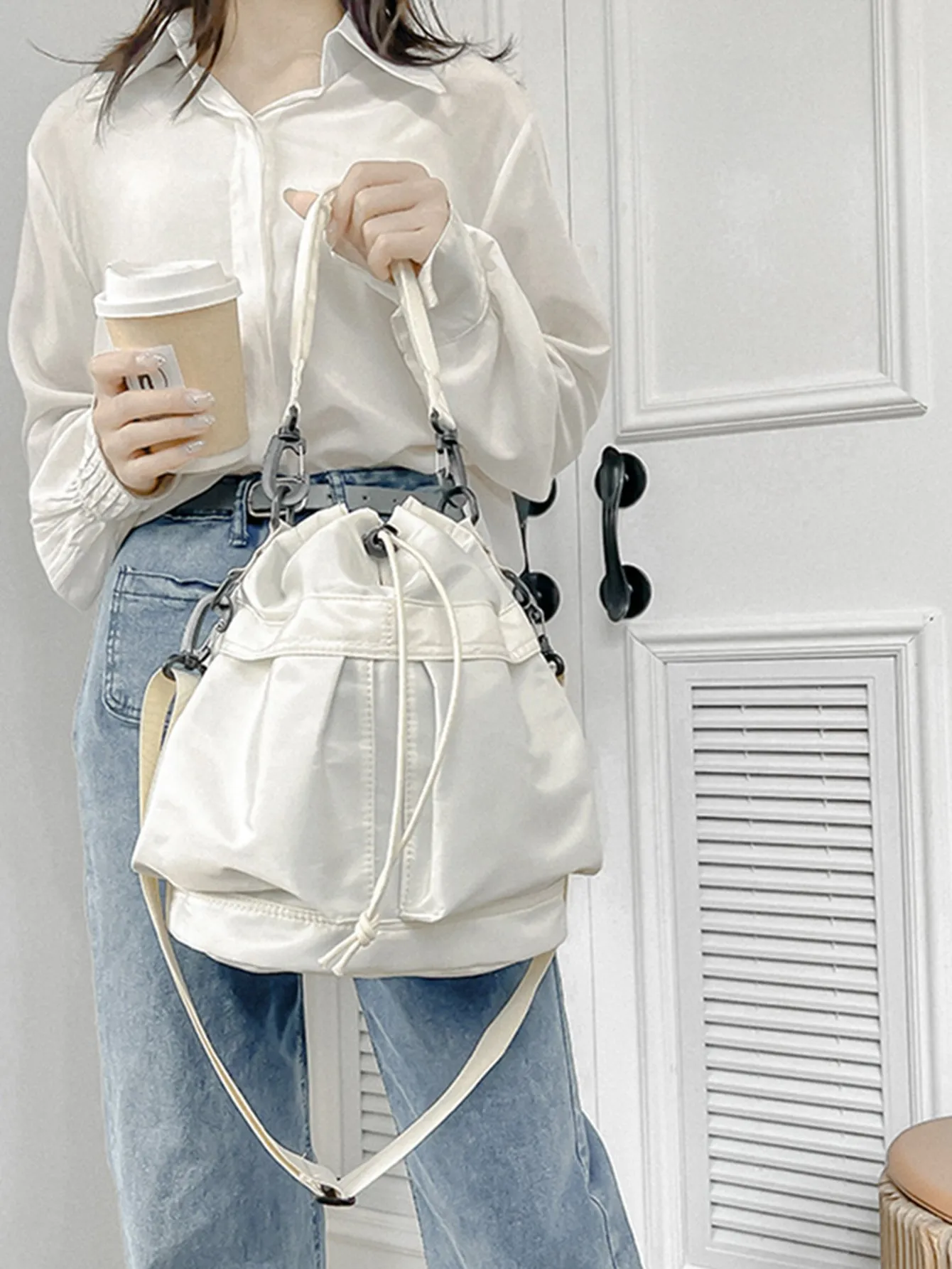 【 】Drawstring Crossbody Bag ☆ 巾着クロスボディ 巾着バッグ クロスボディ ショルダー 韓国 調節可 ホワイト