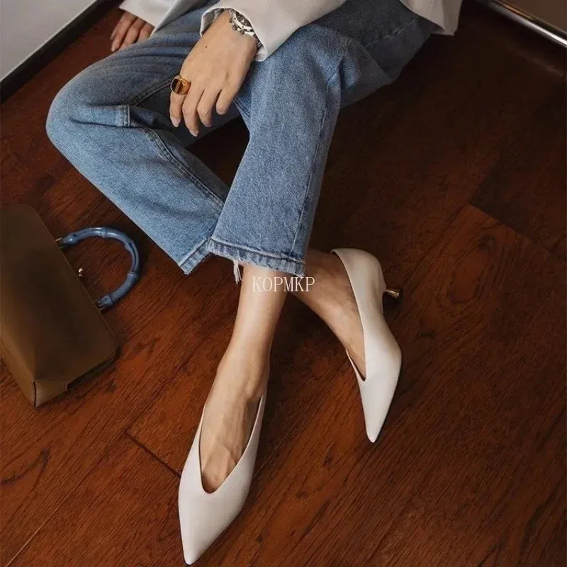 Dames pumps met spitse neus en kittenhak, geschikt voor op kantoor of werk, zwart, lente/herfst, model 240618_voghion.com