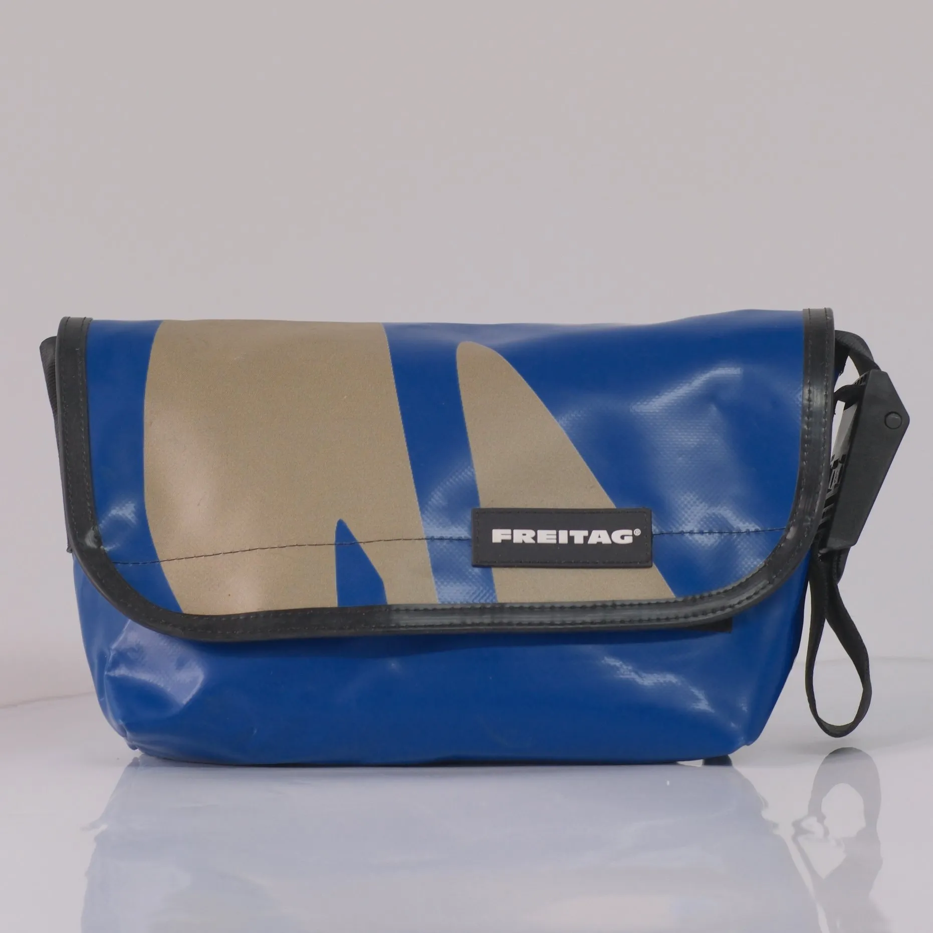 DHgate.com:Freitag F41 Hawaii Five-O Menger Upcycled Canvas DHgate.com:Freitag F41 Hawaii Five-O Menger Upcycled Canvas