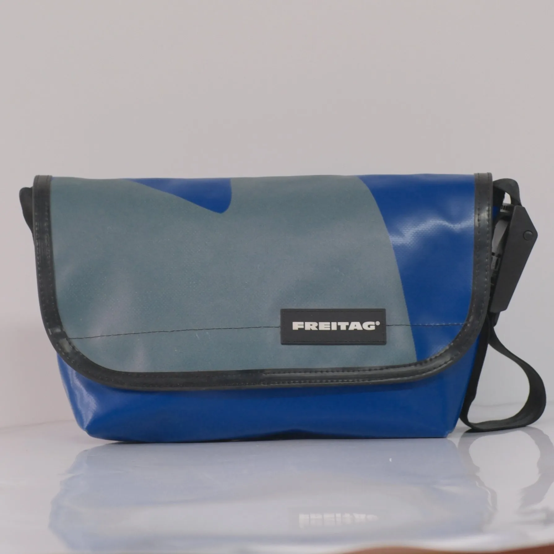 DHgate.com:Freitag F41 Hawaii Five-O Menger Upcycled Canvas DHgate.com:Freitag F41 Hawaii Five-O Menger Upcycled Canvas