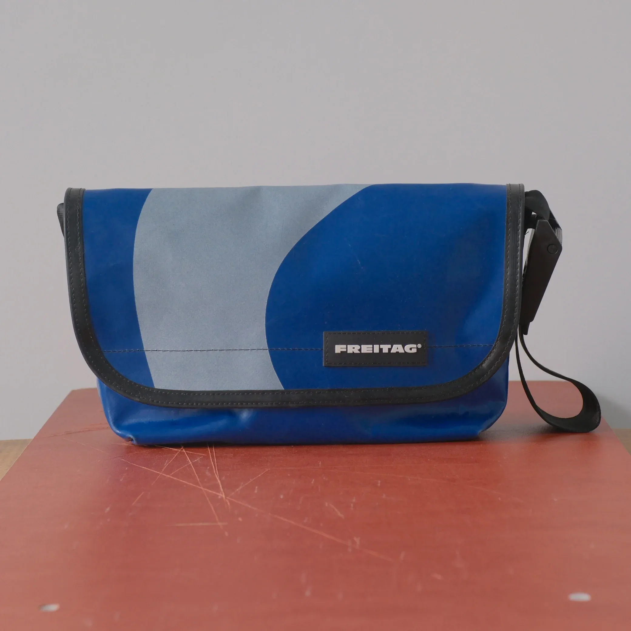DHgate.com:Freitag F41 Hawaii Five-O Menger Upcycled Canvas DHgate.com:Freitag F41 Hawaii Five-O Menger Upcycled Canvas