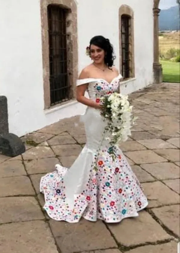 Off-Shoulder Vintage Mermaid Mermaid trumpet wedding dress with Mexican Embroidery - 2022 Collection Off-Shoulder Vintage Mermaid Mermaid trumpet wedding dress with Mexican Embroidery - 2022 Collection