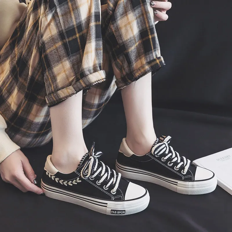 Luxury designer shoes in black and white Running Women Minimalism Sports Shoe Casual Outdoor Shoes