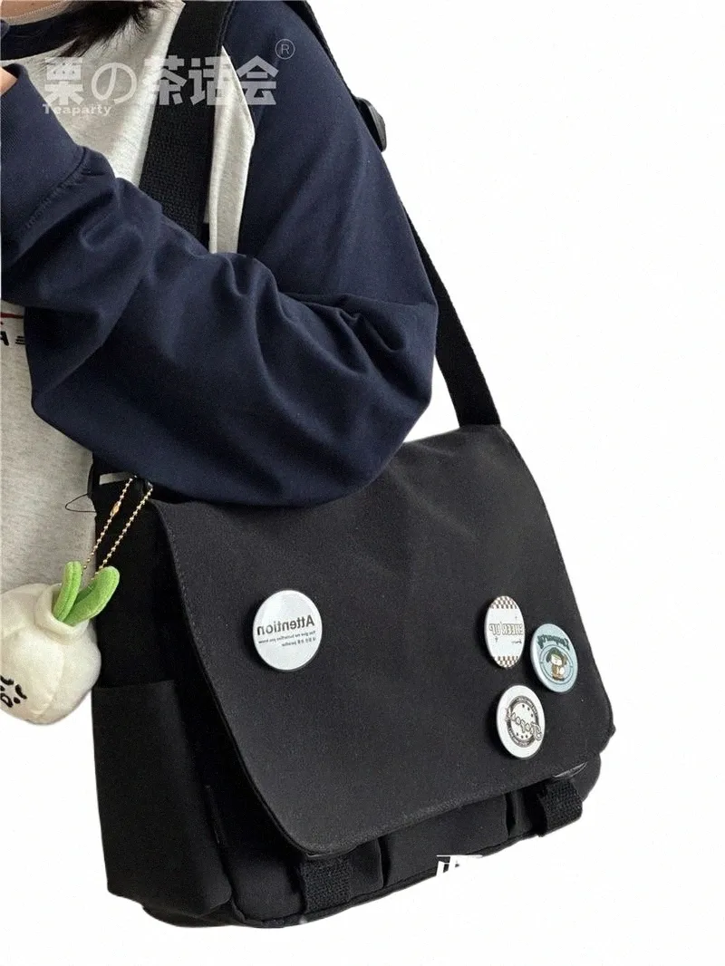 DHgate.com:2024Japanese Nylon Messenger Bag for Women