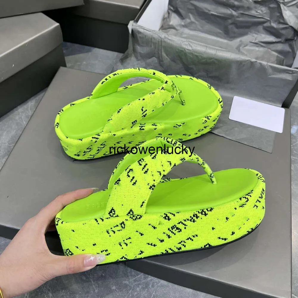 Balenciaga slippers green deals