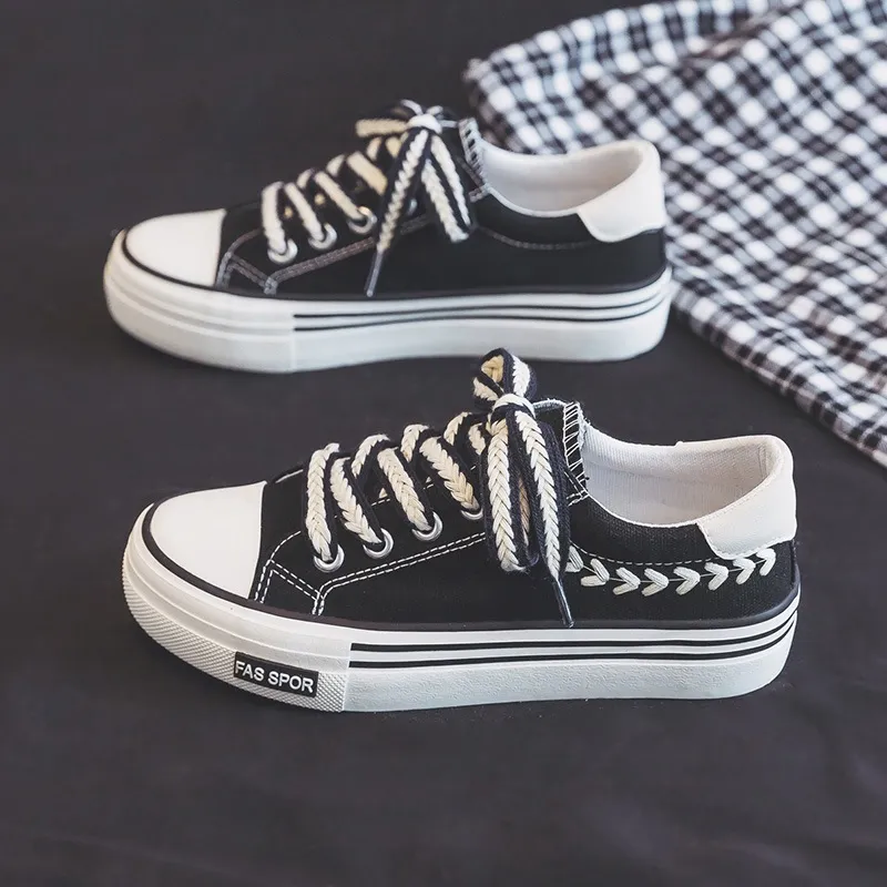 Luxury designer shoes in black and white Running Women Minimalism Sports Shoe Casual Outdoor Shoes