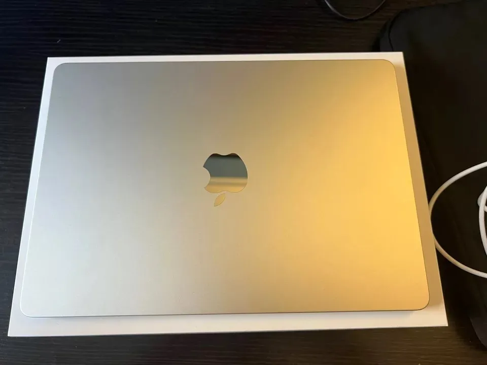 MacBook Air M3 2024 13インチ　8GB MacBook Air (13-inch, M3, 2024) - The Apple Wiki