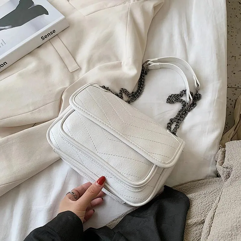 DHgate.com:Womens Stylish Black PU Leather Vintage Chain