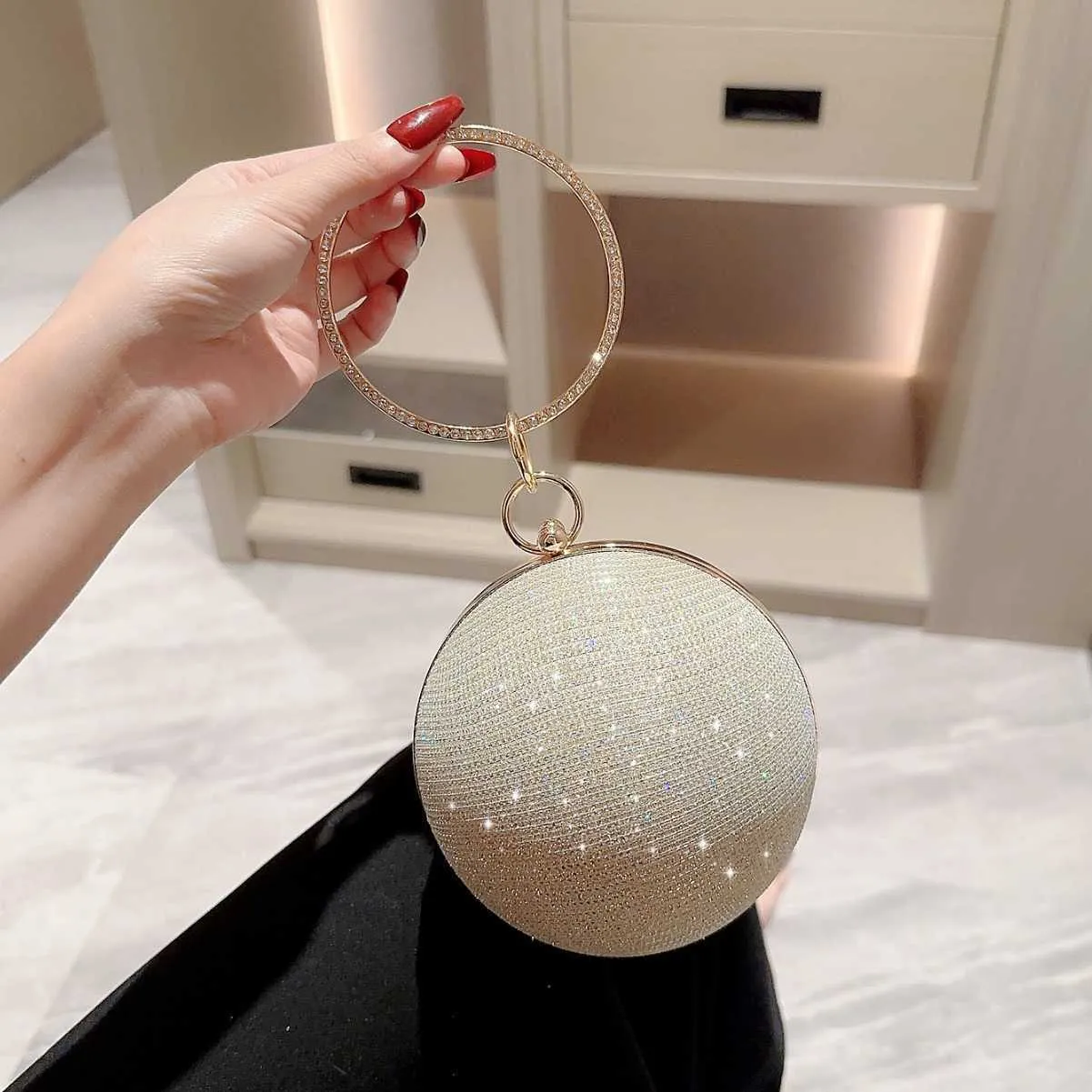 Shimmering Rhinestone Spherical Banquet Bag Crystal Ball Purse for Evening Elegance