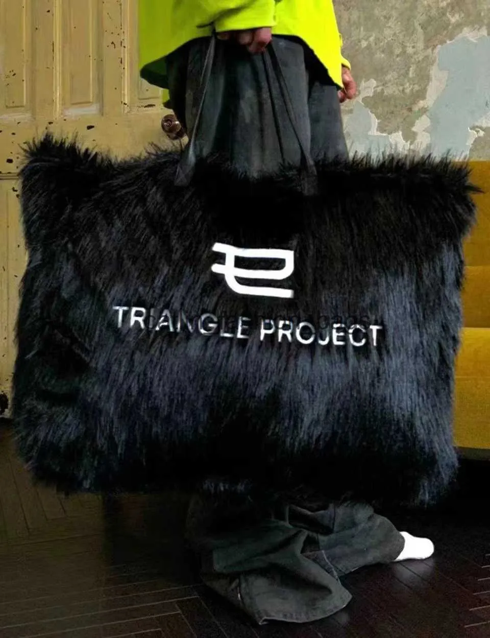即送 TRIANGLE PROJECT fur bag TRIANGLE PROJECT fur bag