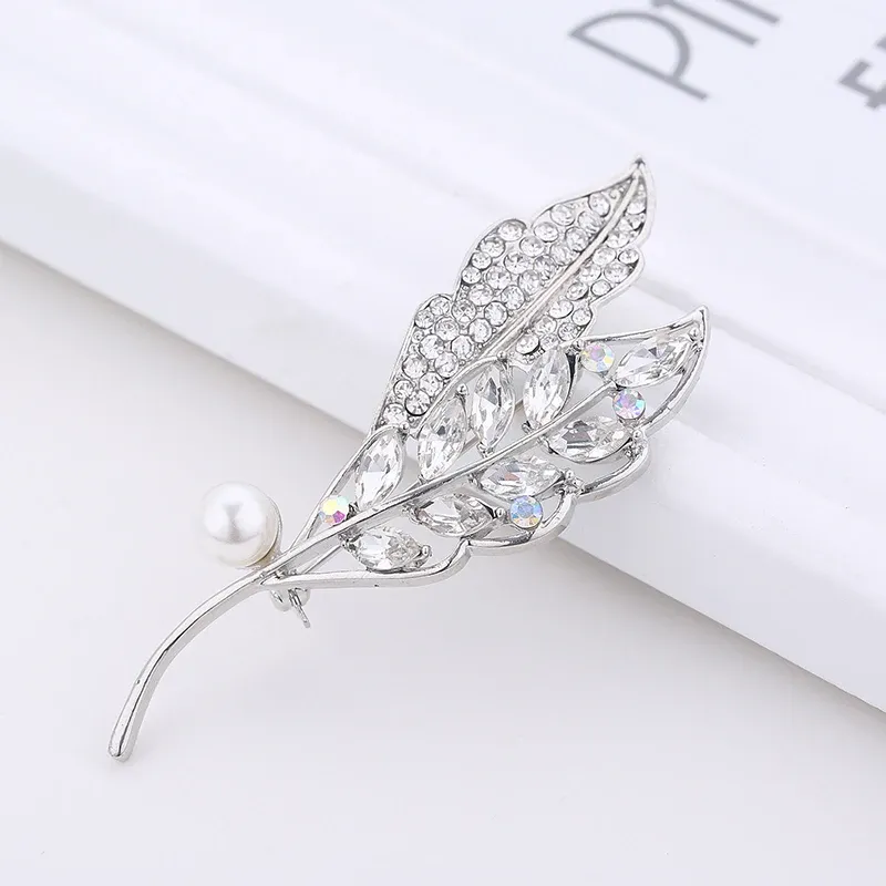 【関税込み】AREA シルバー&グリーン Crystal Brooch ピアス DHgate.com:Exquisite Silver Crystal Brooch: Elegance for