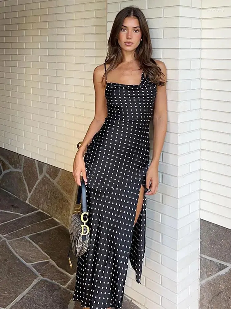 sexy fishnet suit How To Dress Sexy: 22 Secrets To Getting Your Va-Va-Voom On main image 1