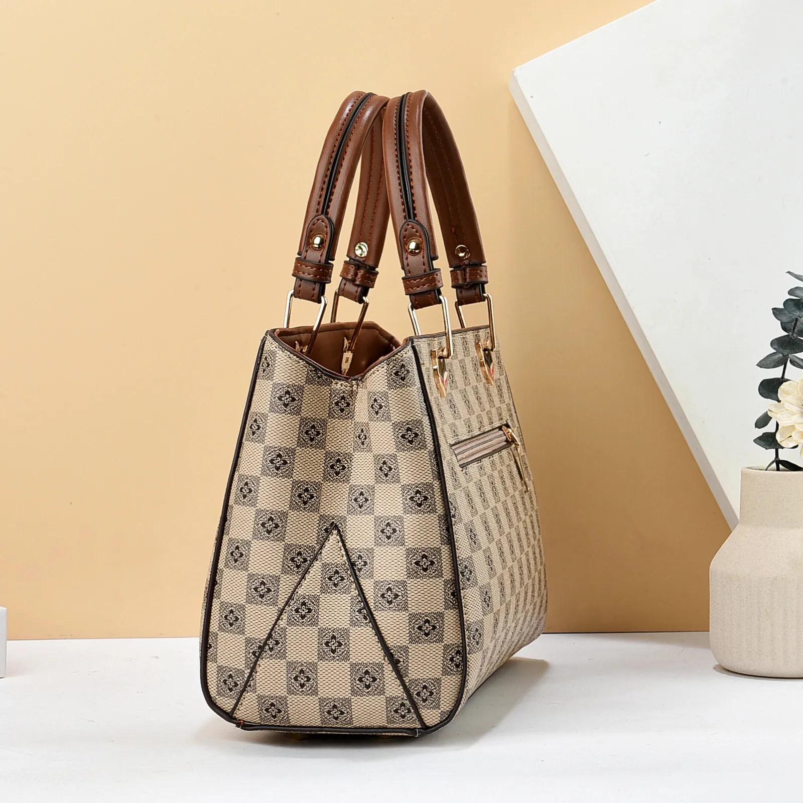 Y2K Colorblock‎ Woven Leather Shoulder Bag w/ Tassels Vintage Y2K Women main image 4