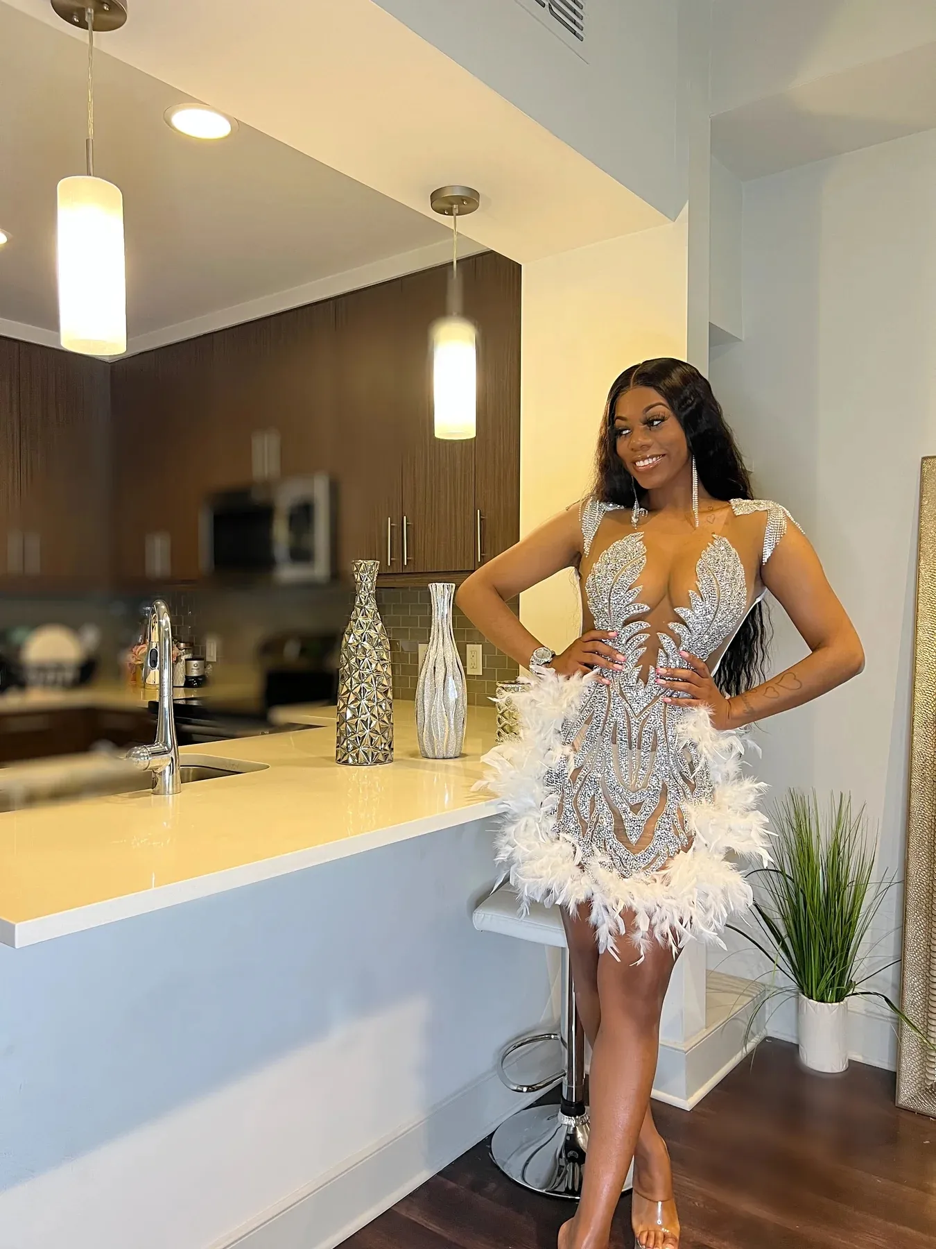 Luxury Crystal Beaded Feather Short Prom Dress for Black Girls with Sheer  Neck and Zipper Back from Dhgate Prom Dresses - price 150.72
