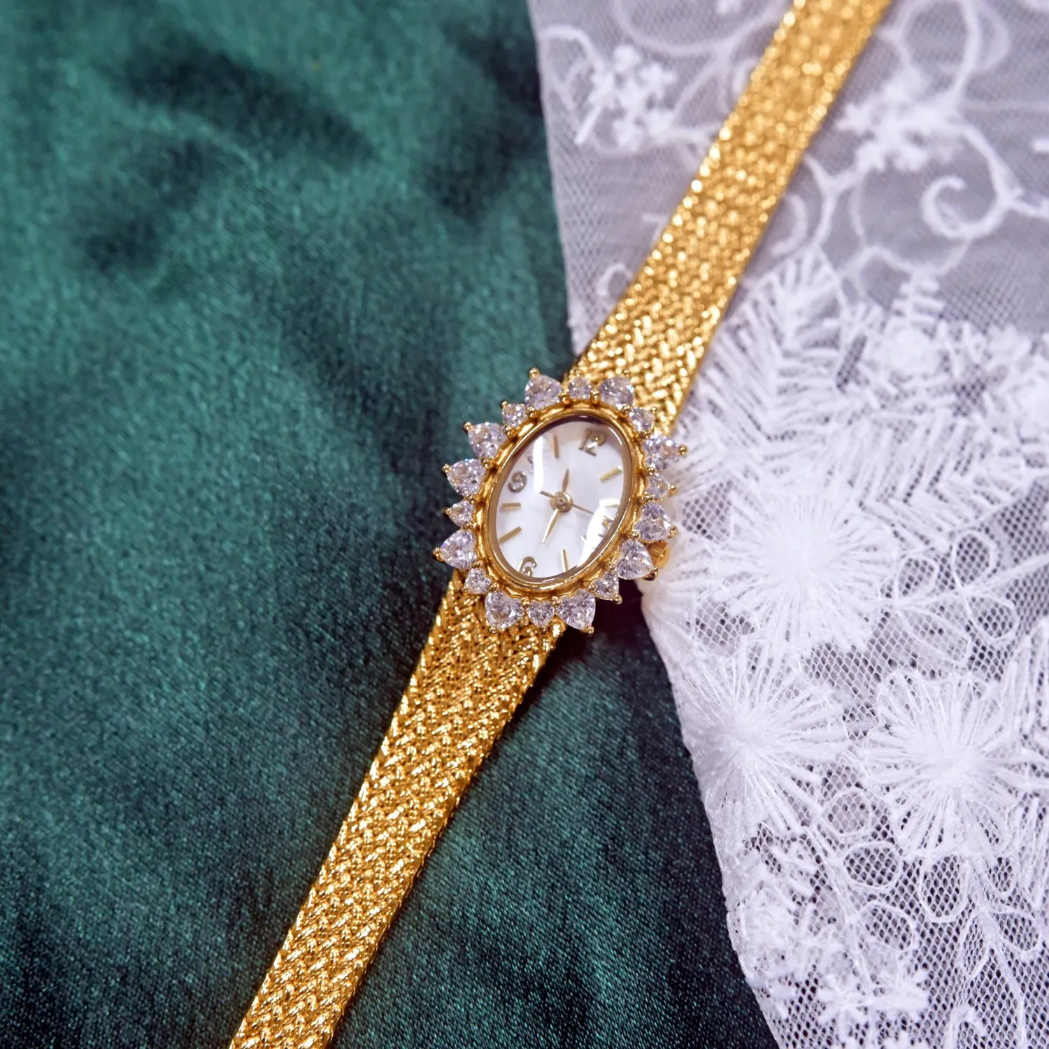 Womens Luxury Watch, 2024 Vintage Elegant Crown Dial Gift  display picture 3