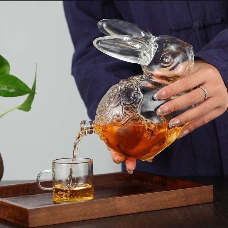Rabbit shaped 1000ML lead-free glass wine bottle decanter for